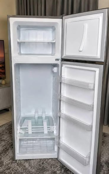 HISENSE FRIDGE photo 1
