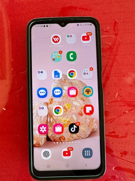 SAMSUNG A13  64 GIG photo 3