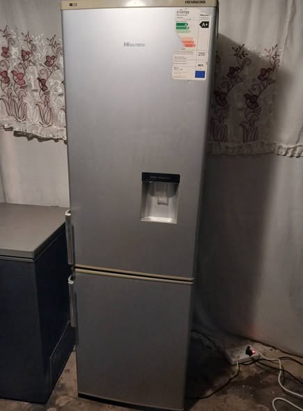 Hisense water dispenser fridge photo 1