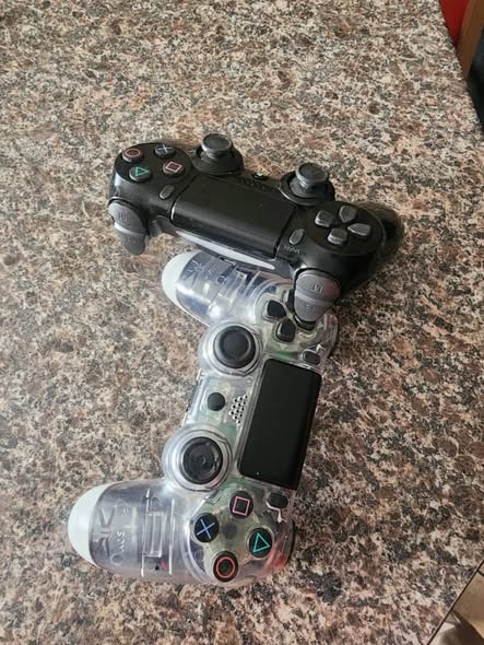 Ps4 controllers photo 2