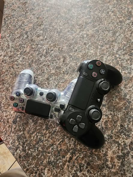 Ps4 controllers photo 1