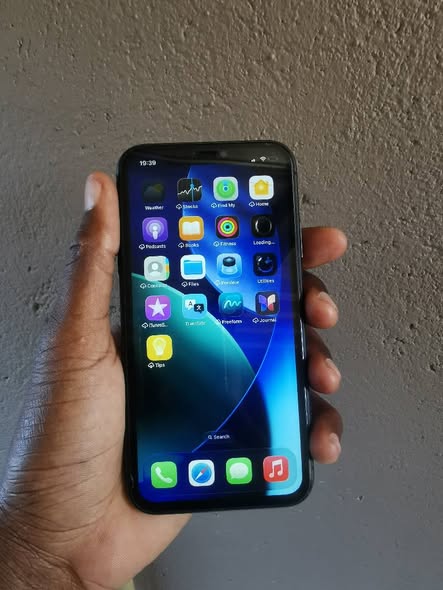Iphone 11  128GB photo 1