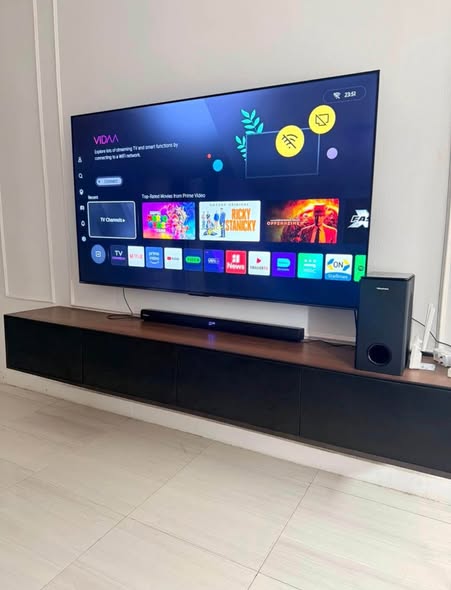Hisense 75 inch Smart TV photo 2