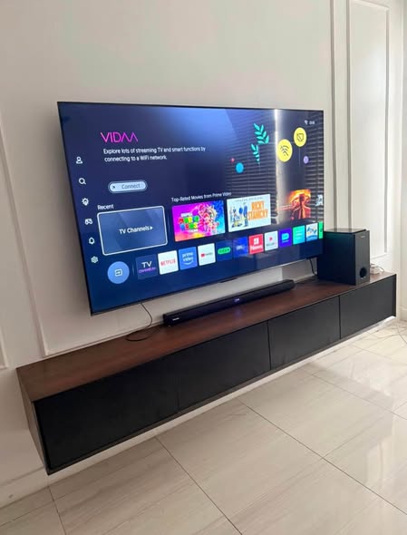 Hisense 75 inch Smart TV photo 1