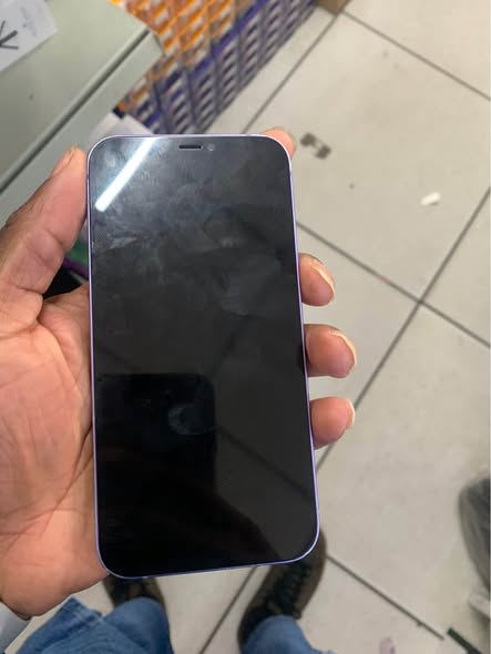 Iphone 12 64 GIG photo 3