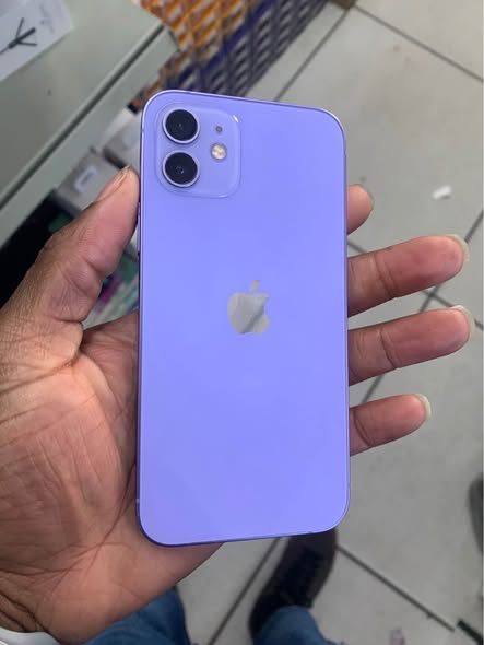 Iphone 12 64 GIG photo 2
