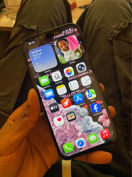 iPhone 13  128gig photo 4