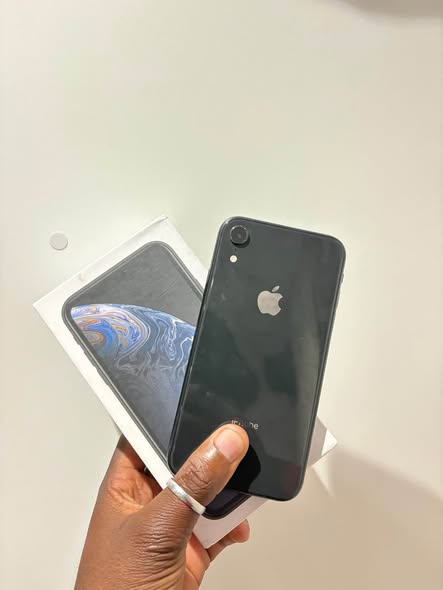 PRE OWNED IPHONE XR 128GB photo 2
