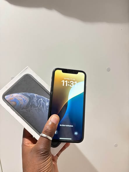PRE OWNED IPHONE XR 128GB photo 1