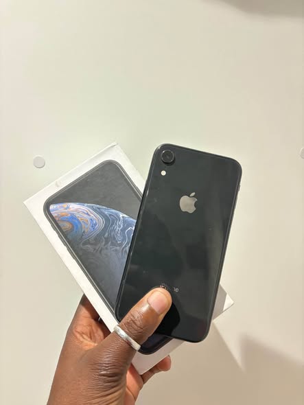PRE OWNED IPHONE XR 128GB photo 5