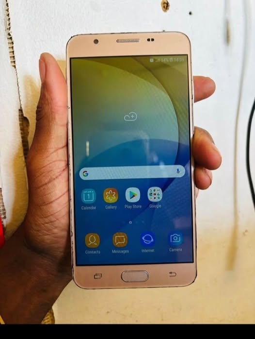 Samsung galaxy J7 prime photo 1