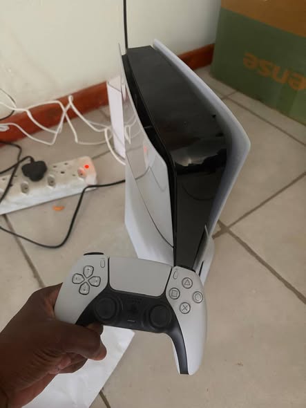 PS5 1TB photo 2