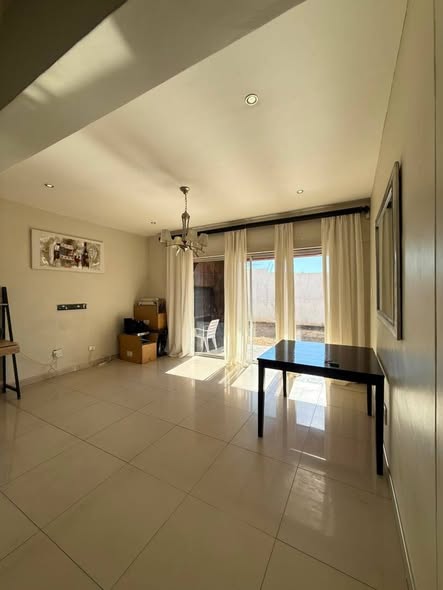 Double Story Family House for sale in Hochland Park photo 1
