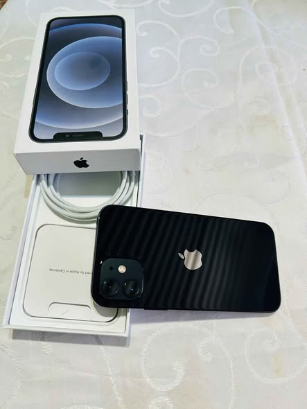 iPhone 12 photo 3