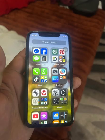 iPhone XR photo 1