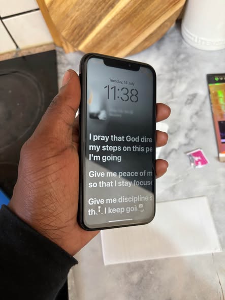 iPhone XR 64GB photo 1