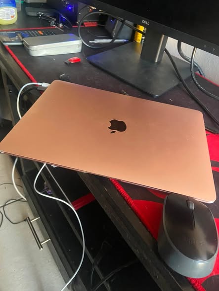 M1 2020 macbook photo 1