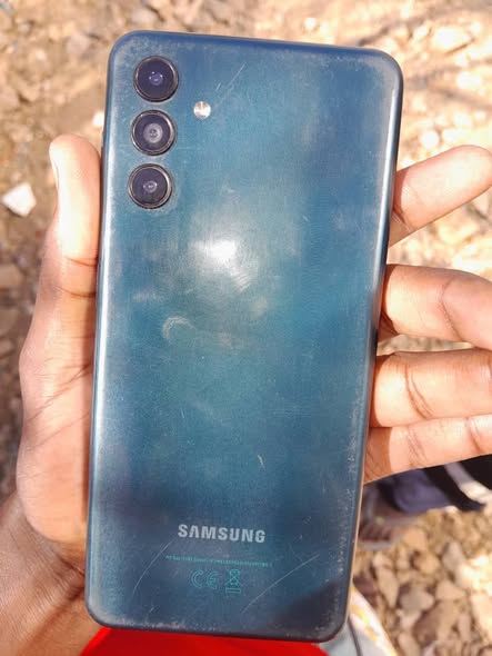 Samsung a04s photo 1