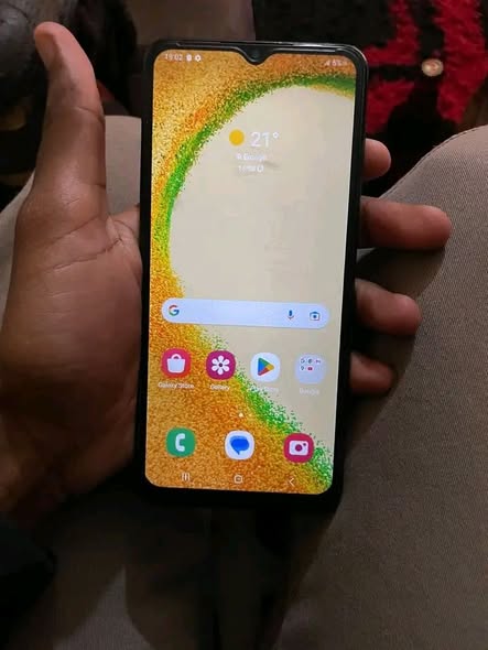 Samsung a04s photo 2