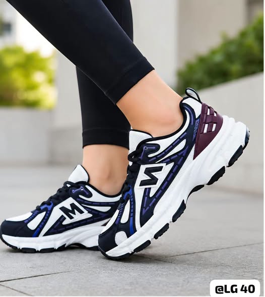 Sneakers photo 1