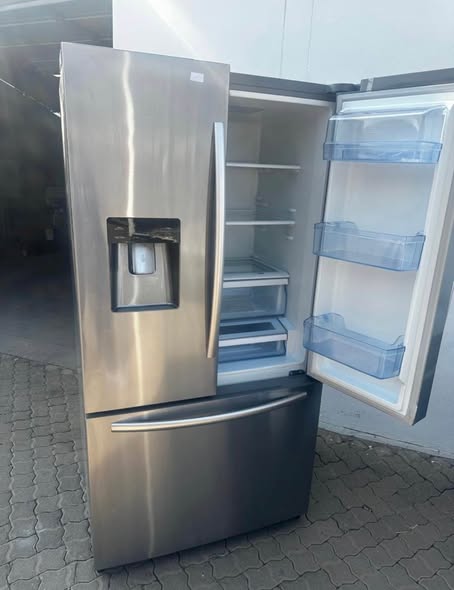 Hisense double door fridge photo 2