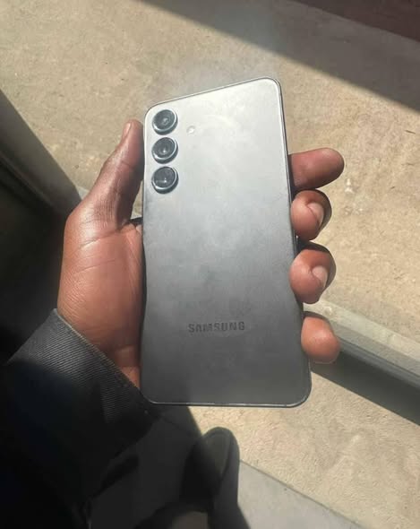 Samsung S24 and Samsung A16 photo 1