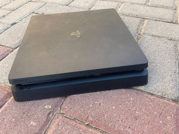 Ps4 slim photo 2