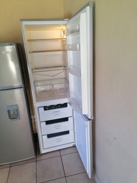 KIC bottom freezer fridge photo 2