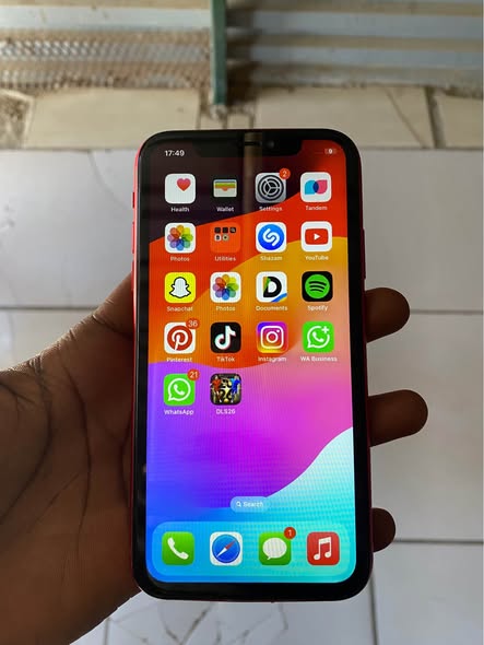 iPhone XR photo 2