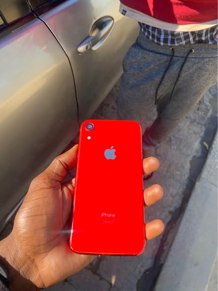 iPhone XR photo 3