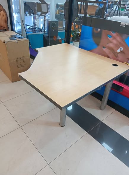 Office table photo 1