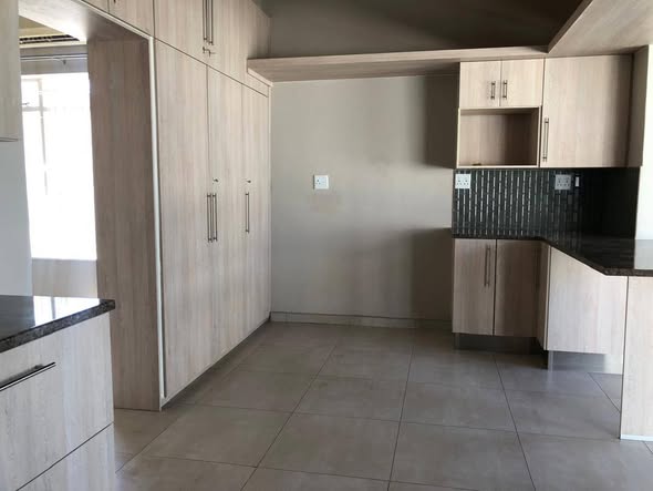 4 BEDROOM HOUSE TO RENT photo 4