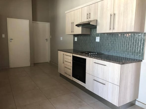 4 BEDROOM HOUSE TO RENT photo 1