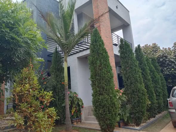 House for sale photo 3