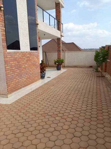 House for sale photo 3