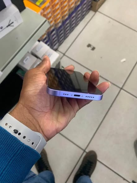 iPhone 12 photo 3