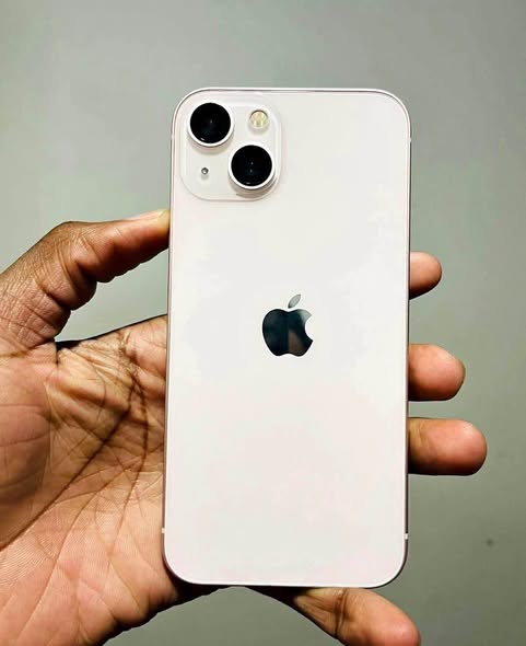 iPhone 13 photo 3