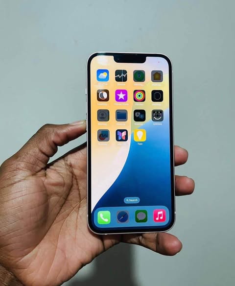 iPhone 13 photo 2