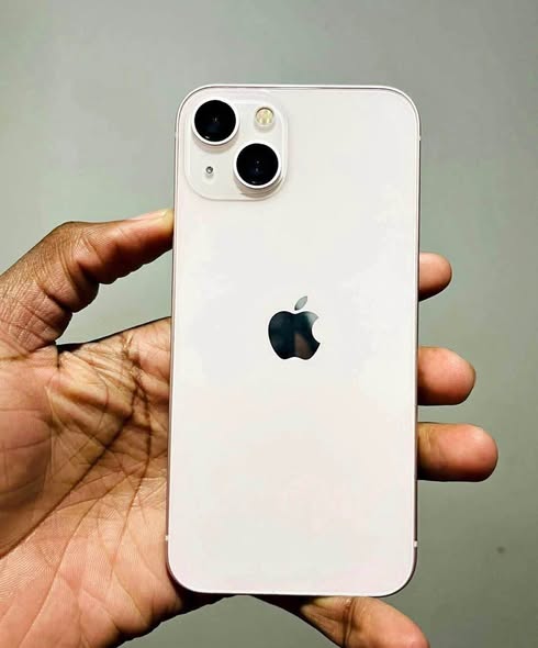iPhone 13 photo 1