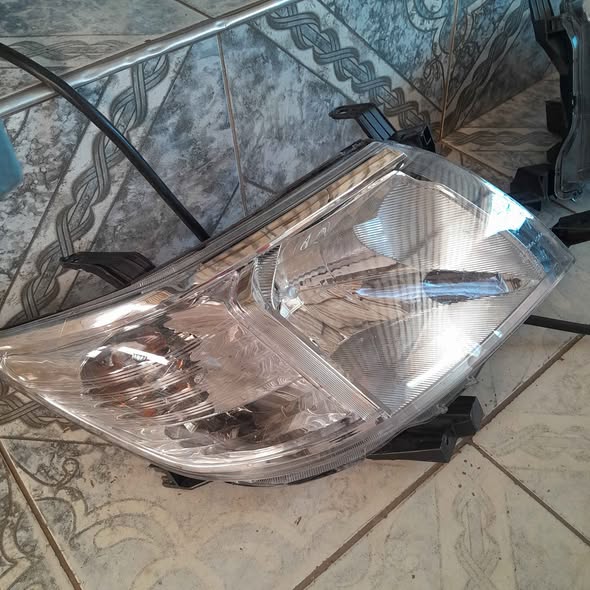 Toyota Hilux New Headlights photo 4