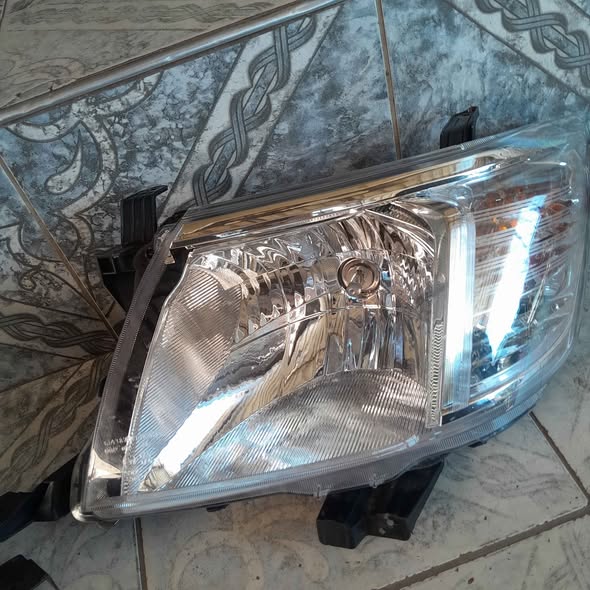 Toyota Hilux New Headlights photo 3