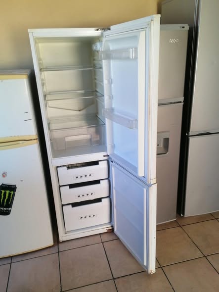 KIC bottom freezer fridge photo 2
