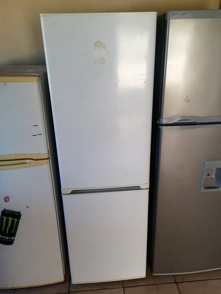 KIC bottom freezer fridge photo 1