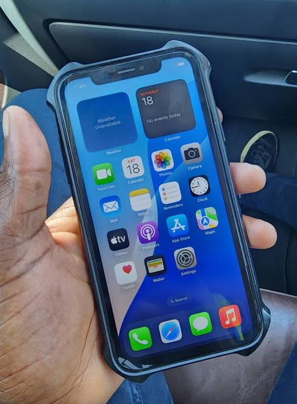 IPhone xR photo 3
