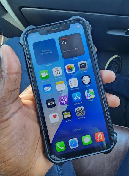 IPhone xR photo 2
