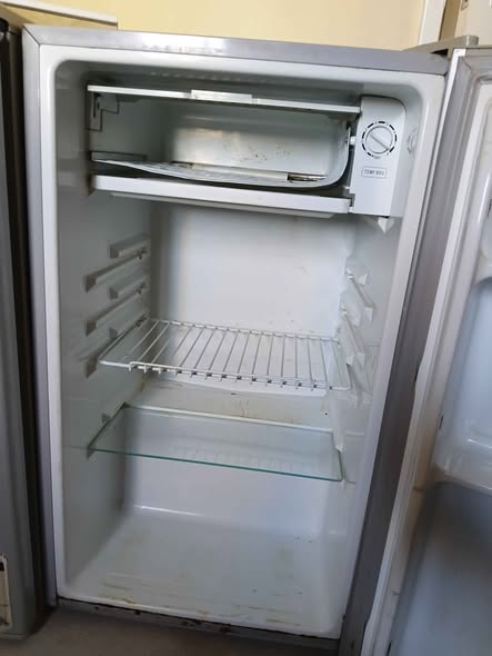 Mini fridge photo 2