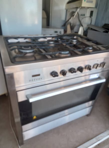 Kelvinator 5 plate gas and electricity stove photo 1