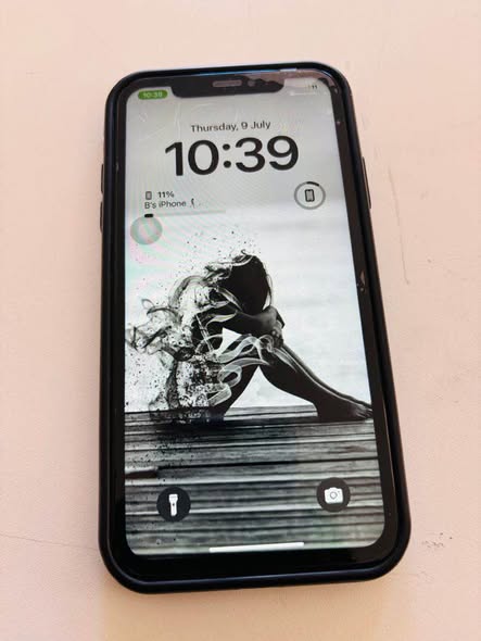 iPhone xr photo 1