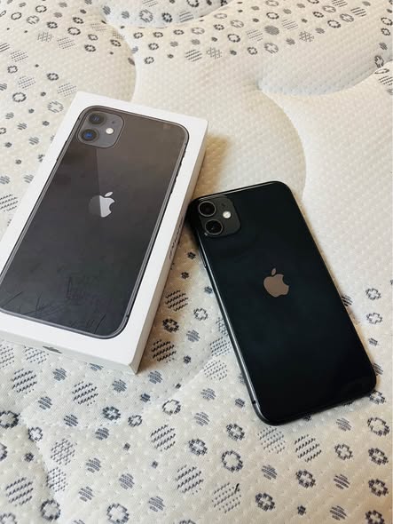 iPhone 11 64GB photo 2