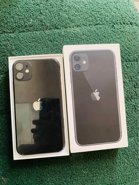 iPhone 11 128 GB photo 2